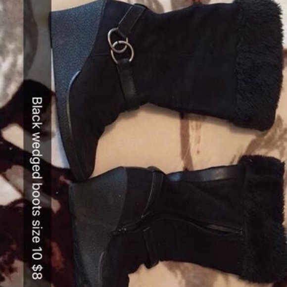 -A box of clothes, boots, bras - Picture 1 of 4